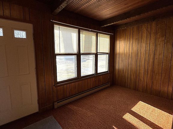 5th image of 135 E Snelling Ave