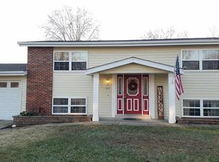 1217 Clairmont Ln, Saint Charles, MO 63303