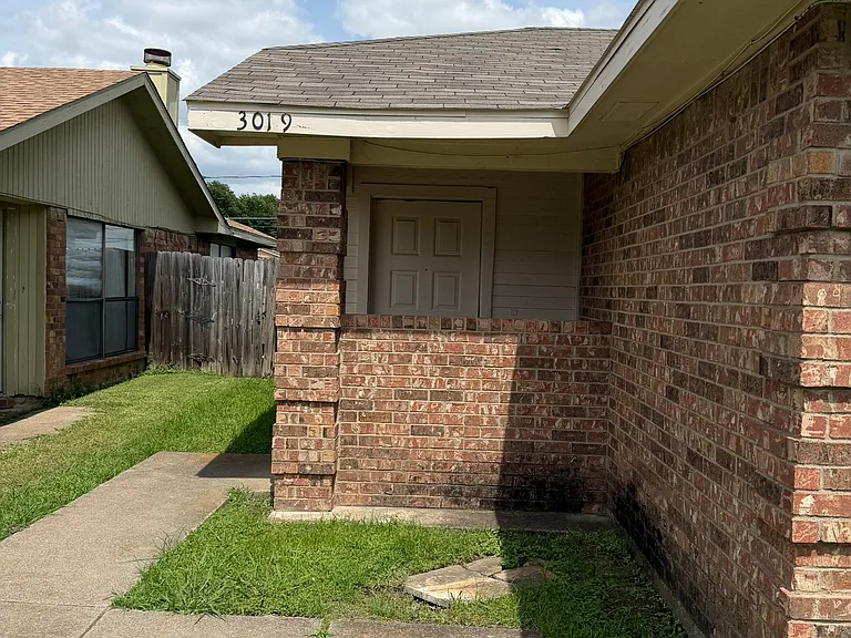 3019 Oak Ridge Pl — Photo 1