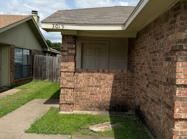 3019 Oak Ridge Pl, Grand Prairie, TX 75052