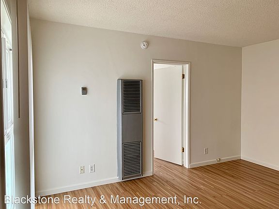 3rd image of 1724 Colby Ave #3