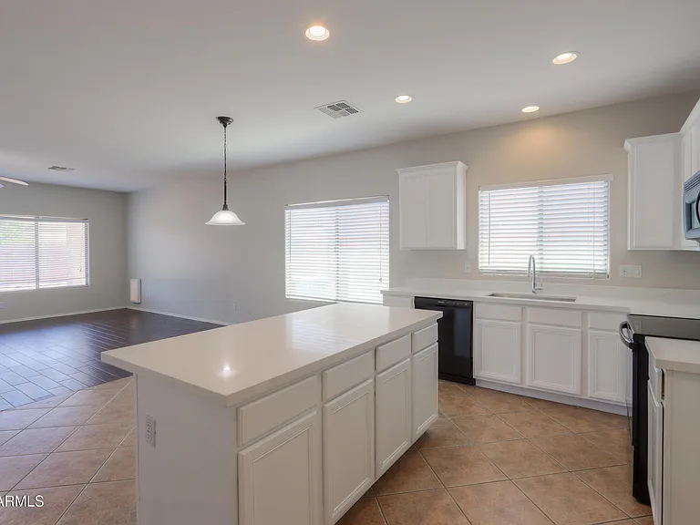 44092 W Stonecreek Rd — Photo 3