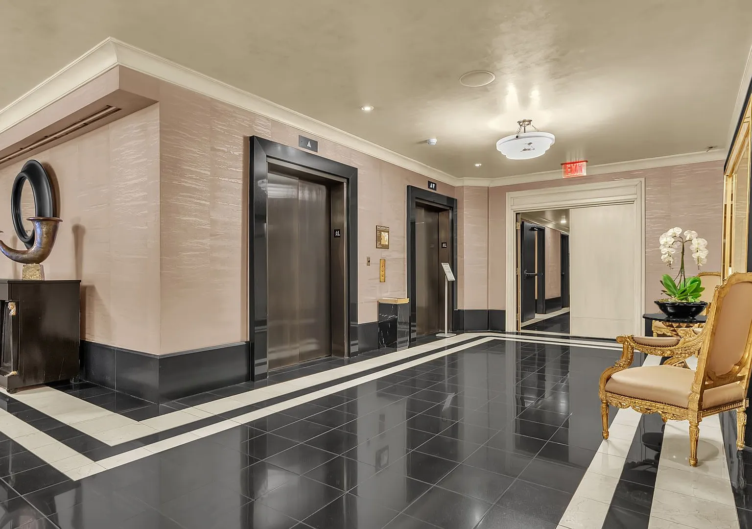 Spacious 1-Bedroom Loft-Style Condo at Historic Broadway Hollywood — Photo 4