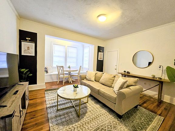 4th image of 2833 Herschel St #13