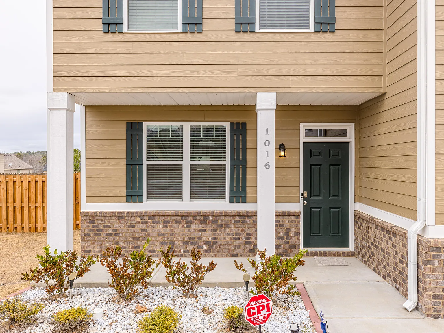 4 bed, 2.5 bath, 2416 sqft, $2,000 — Photo 4
