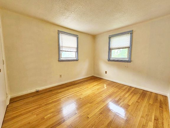 4th image of 183 Reservoir Ave #2