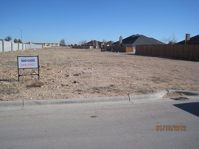 1st image of 2 Warwick Dr