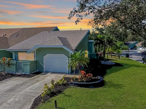 1702 SE Balmoral Court, Port St Lucie, FL 34952