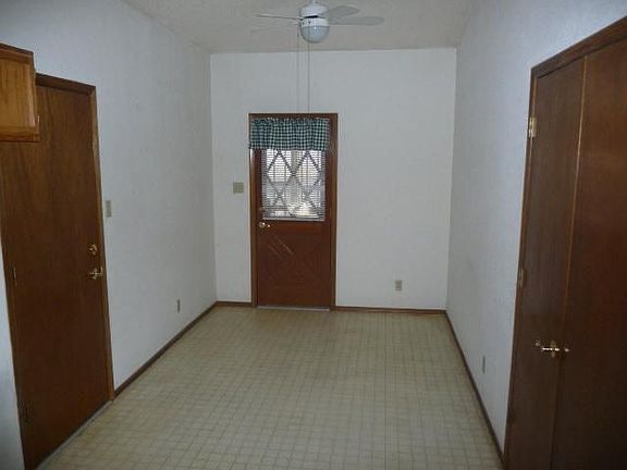3rd image of 736 Bluff Canyon Cir