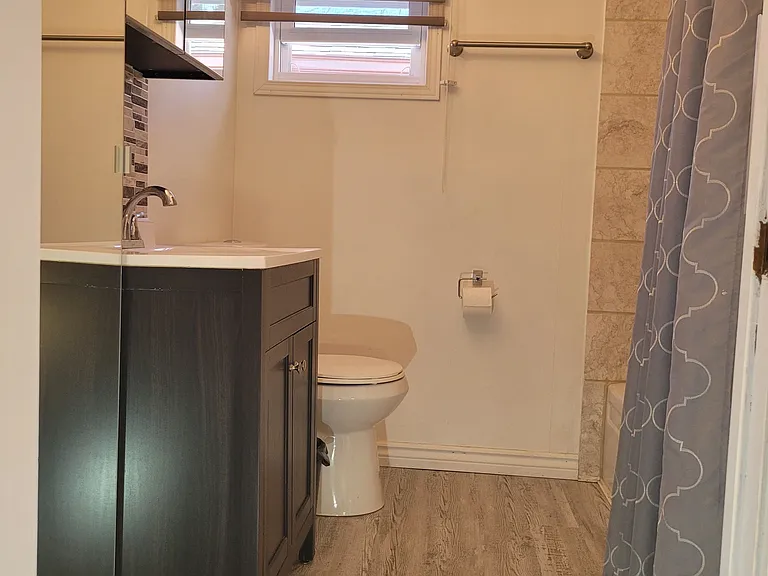 31 Railway Ave — Photo 4