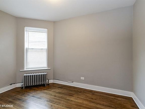 5th image of 2-3927 N Saint Louis Ave #2