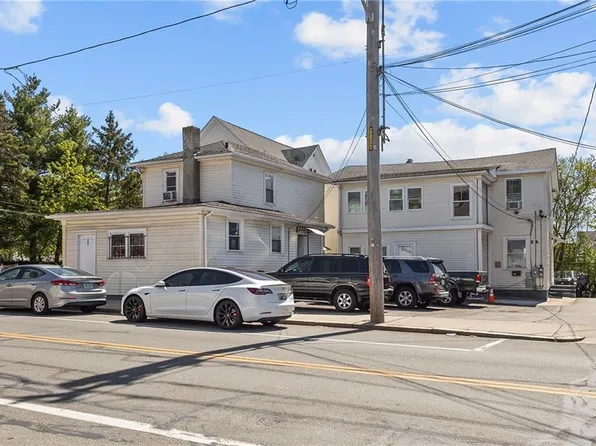 382-384 Manton Ave, Providence, RI 02909