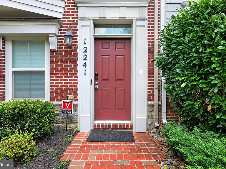 12241 Bluffwood Ter — Photo 4