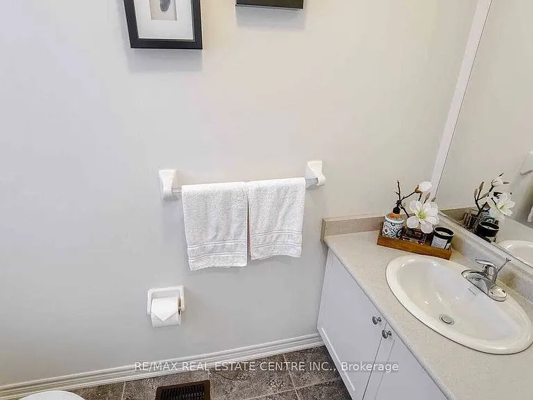 5 Blackberry Valley Cres #UPPER — Photo 16