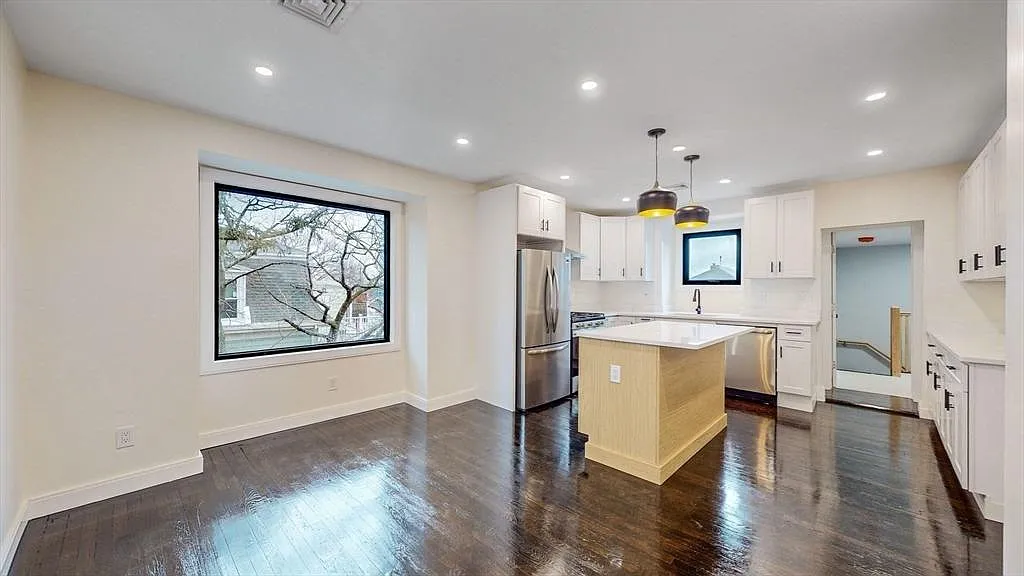 3 bed, 1100 sqft, $1,400 — Photo 3