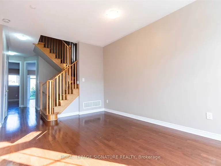 128 Holmes Cres — Photo 4