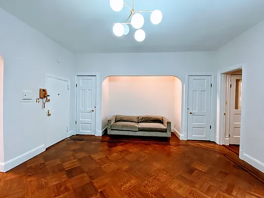 Rented by R New York | media 24