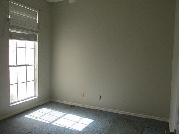 5th image of 837 SE Proctor Lane