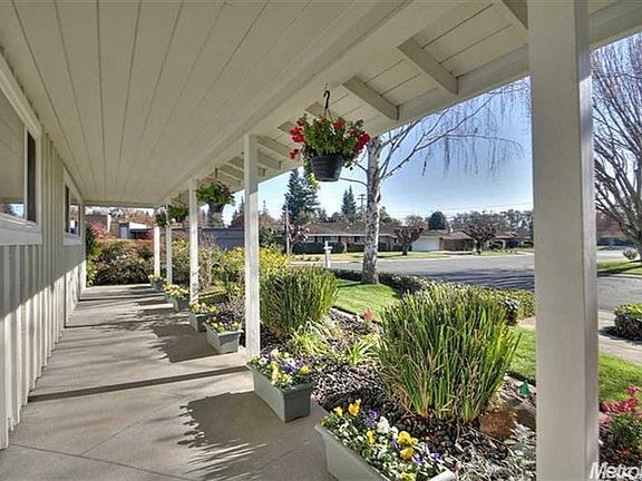 5th image of 3035 Latham Dr