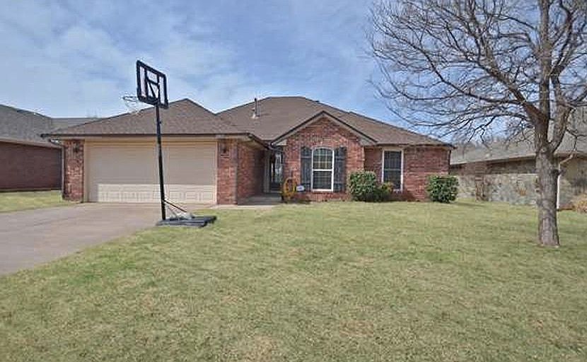 1st image of 2413 Redwood Ln
