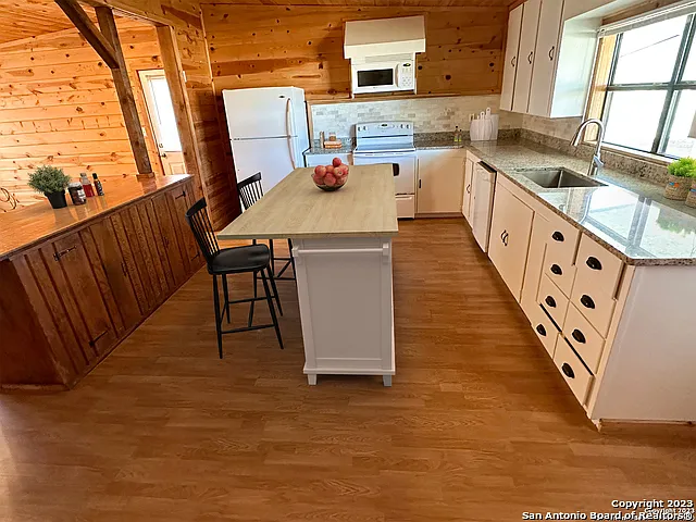 373 Pine Tree Rd — Photo 8