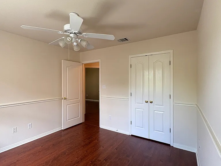 207 Kettleman Ln N — Photo 34