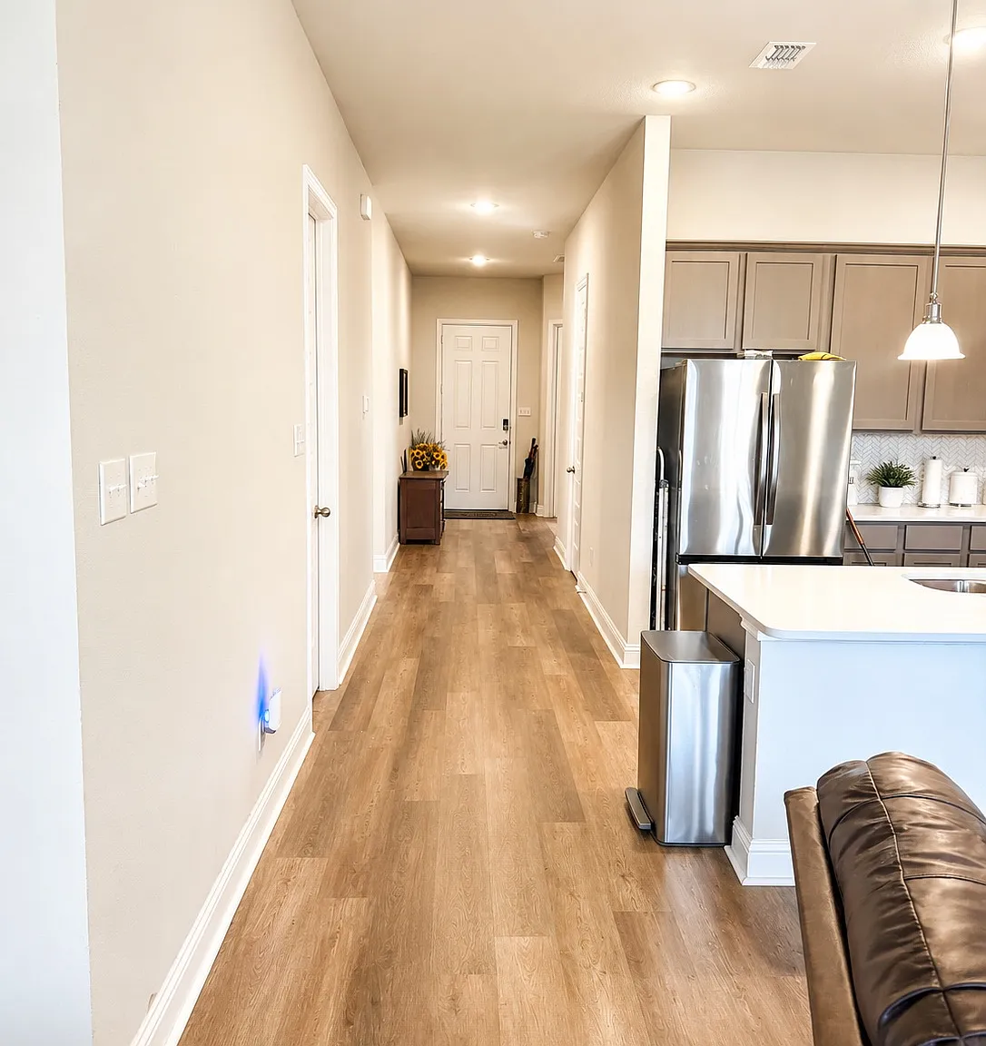 3 bed, 1942 sqft, $2,500 — Photo 2