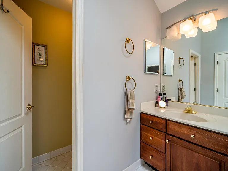 1115 Amanda Dr — Photo 17