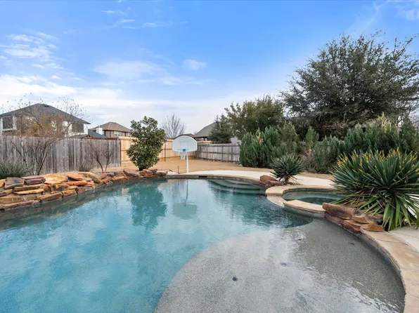 925 Sandy Hl, Burleson, TX 76028