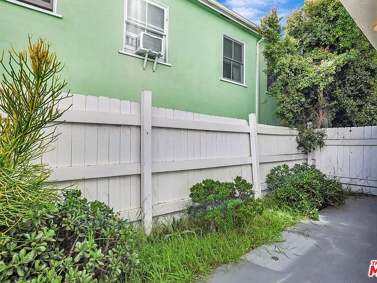 811 21st St #3 — Photo 31