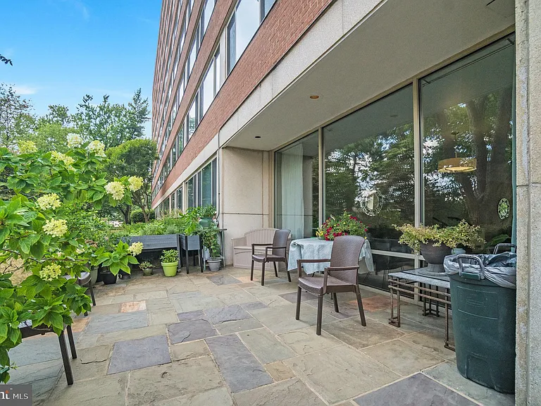 1210 N Taft St #504 — Photo 20