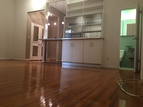 3rd image of 17 W 70th St APT 2