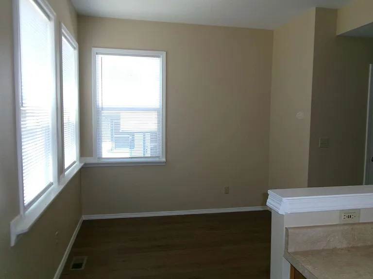 2429 E Monument St — Photo 13