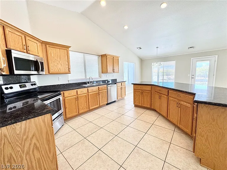 2281 S Zuni Ave — Photo 4