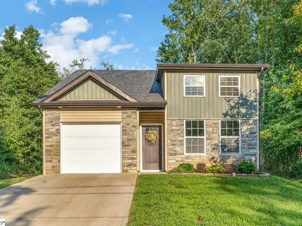 128 Broad St, Wellford, SC 29385