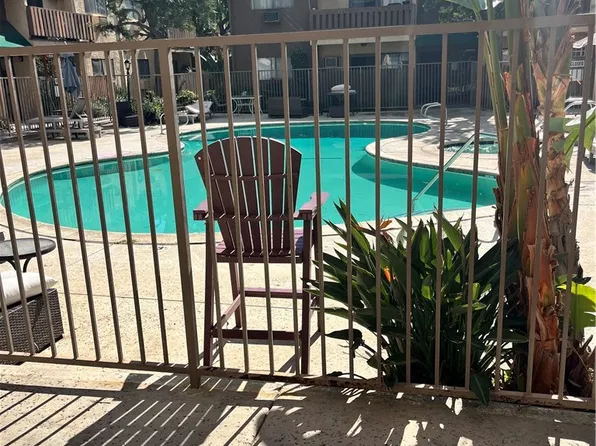 17900 Sherman Way, Reseda, CA 91335