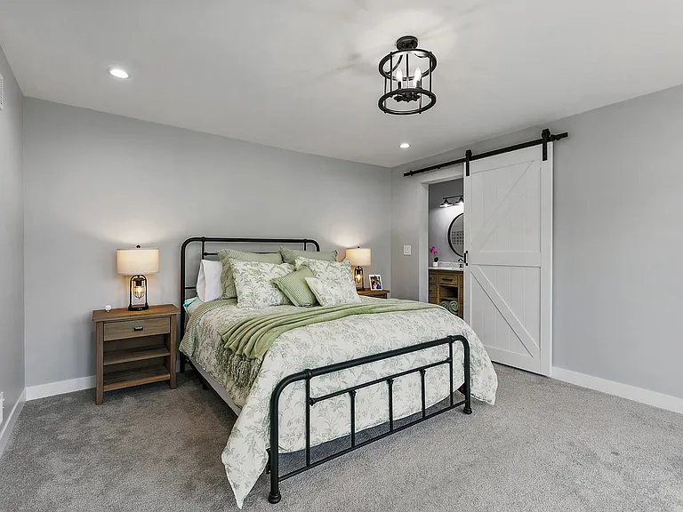 1037 N Harrison St — Photo 13