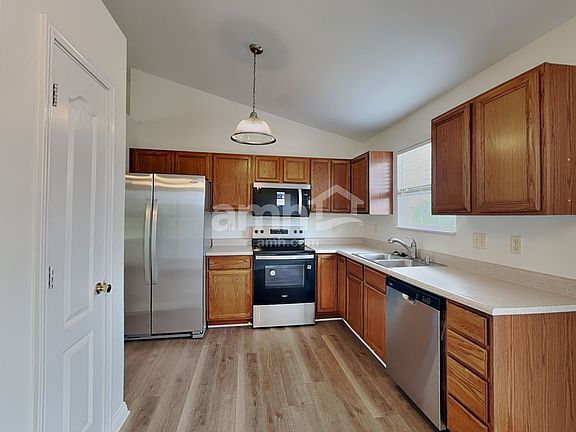 3rd image of 599 Astoria Ct