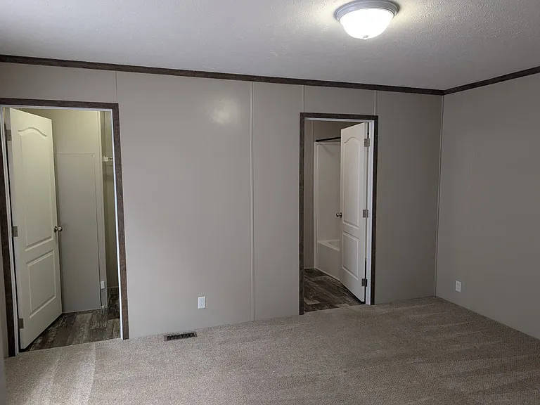 Avon Lakes Estates — Photo 8