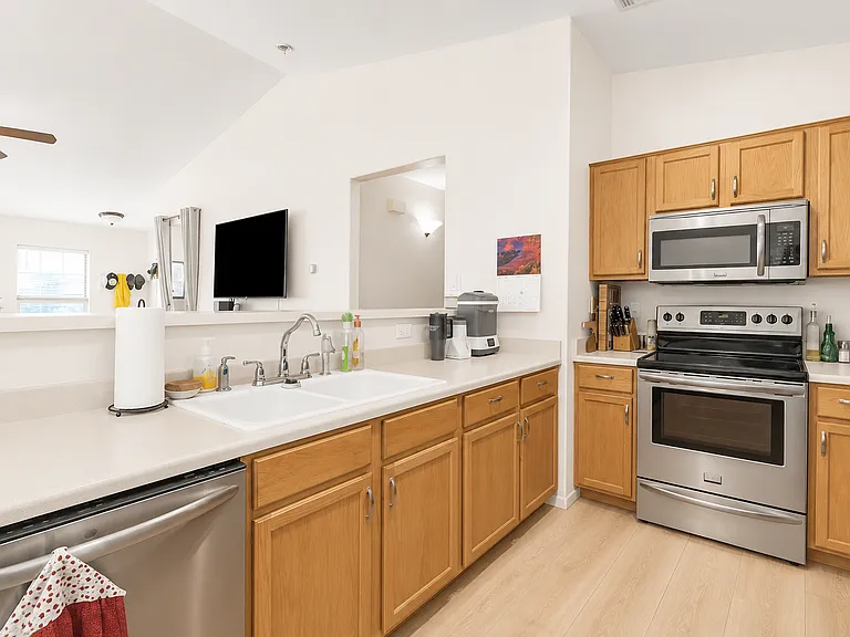 9164 W Harmony Ln — Photo 3