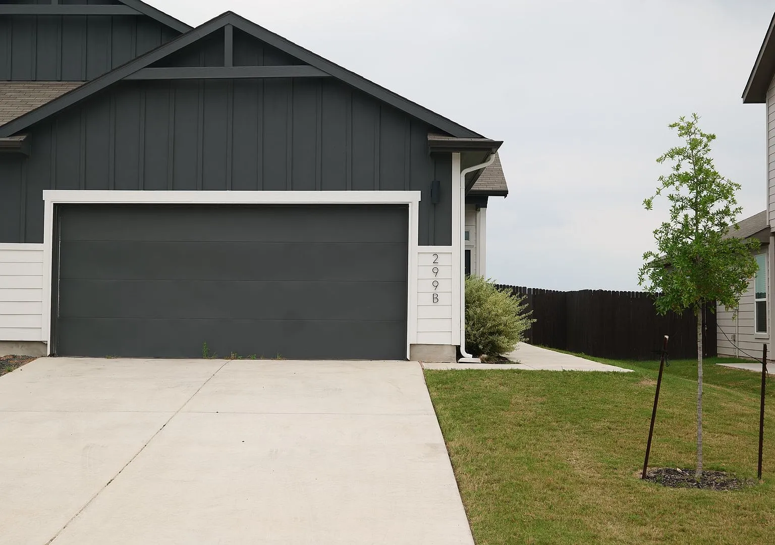 Stunning 3x2 Luxury Duplex in Buda, TX! — Photo 1