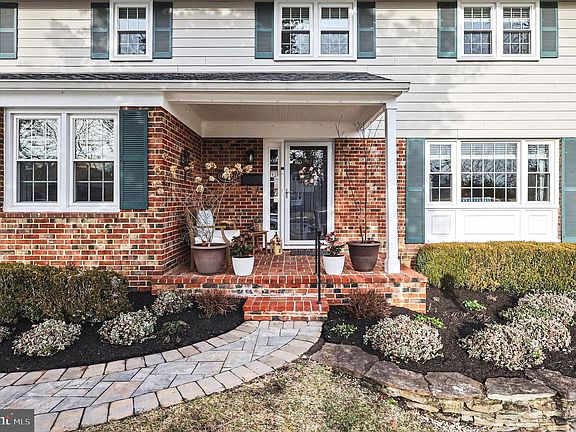 2nd image of 6003 Sherborn Ln