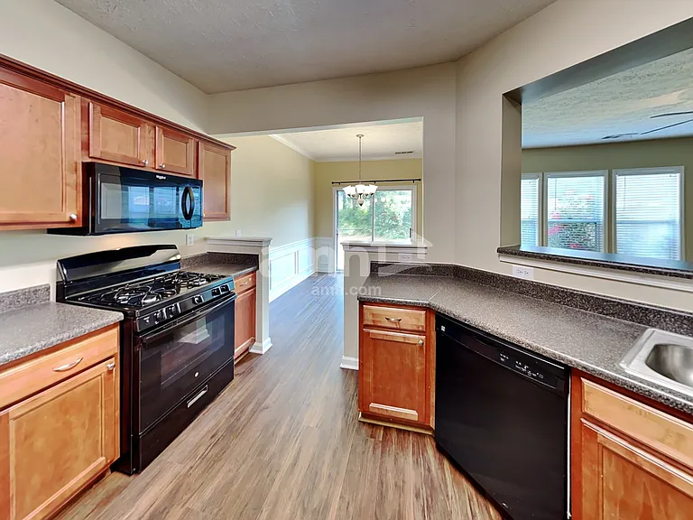 616 Laurel Bnd — Photo 4