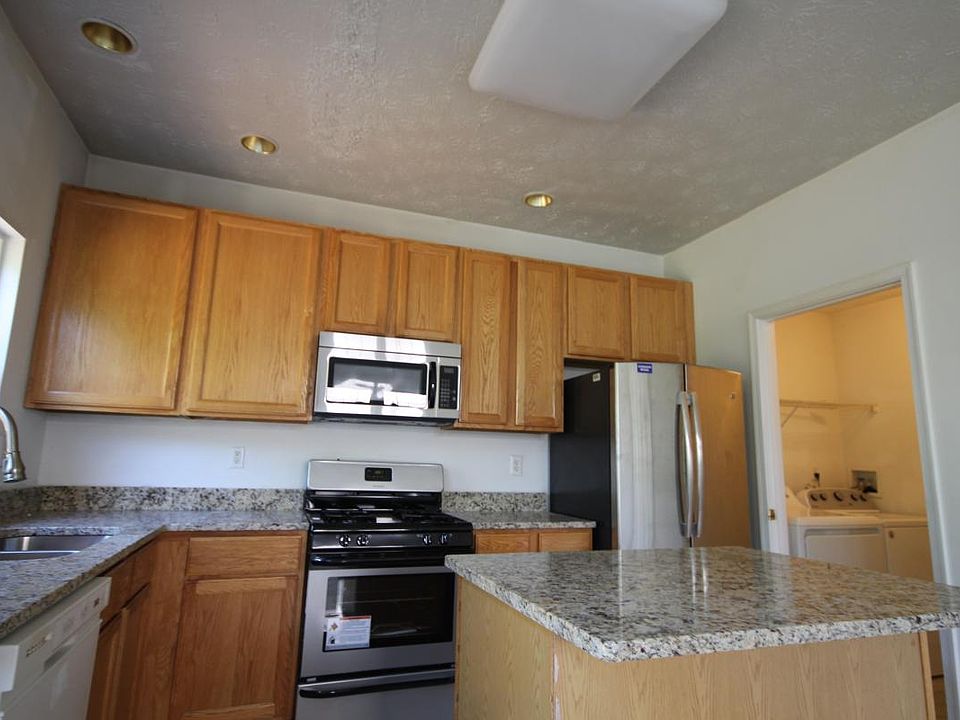 Kitchen W/ new granites
