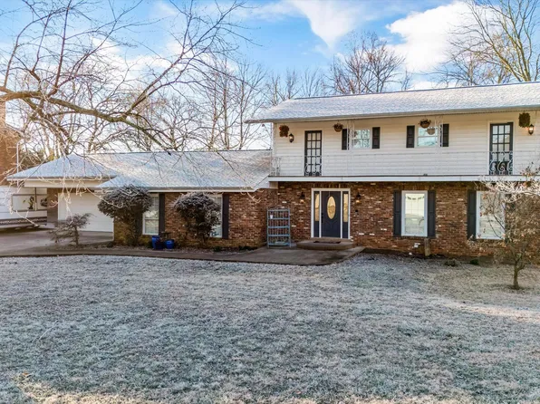 8726 Farmington Dr, Knoxville, TN 37923