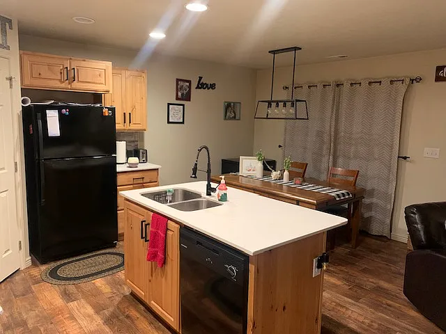 3 bed, 2.5 bath, 1675 sqft, $1,850 — Photo 2