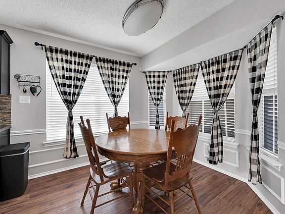 3rd image of 1003 Short Line Blvd