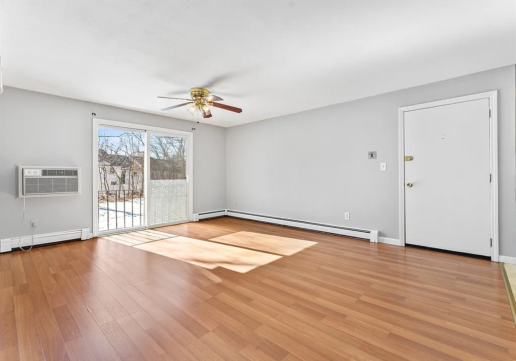 2 bed, 1.0 bath, 713 sqft, $2,200 — Photo 2
