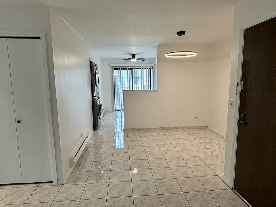 Dining area / front entrance