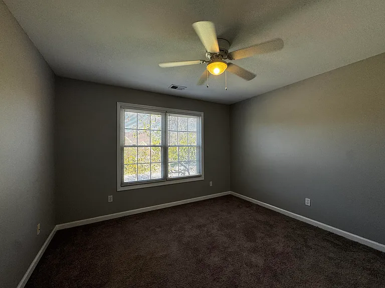 2224 Wilmington Ln — Photo 32